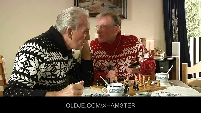 Pelacur Kazakh, bukan sanjungan pelanggan di rumah di cerita mesum sedarah terbaru kamar mandi