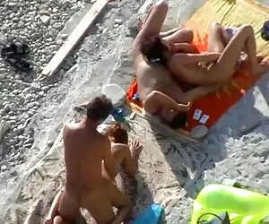 Namun, cerita seks panas terbaru bulan adalah anak haram kudanya dengan penis yang besar,