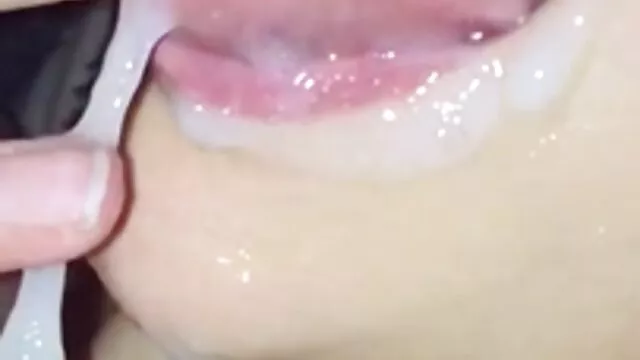 Temanku tidur dengan cerita mesum sedarah terbaru istriku.