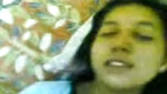 Teen Gina berbagi cerita sex ibu terbaru daging putih.