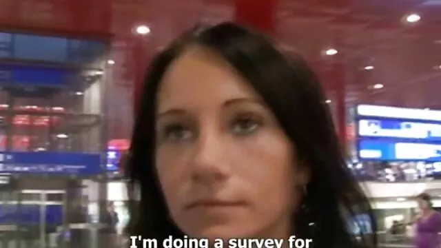 Pria Latin sialan di cerita seks mama terbaru toilet umum.