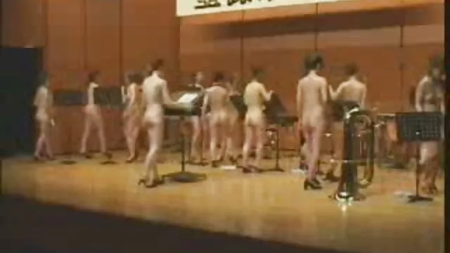 Suami cerita bokep terbaru dengan bibir Di bawah Musik.