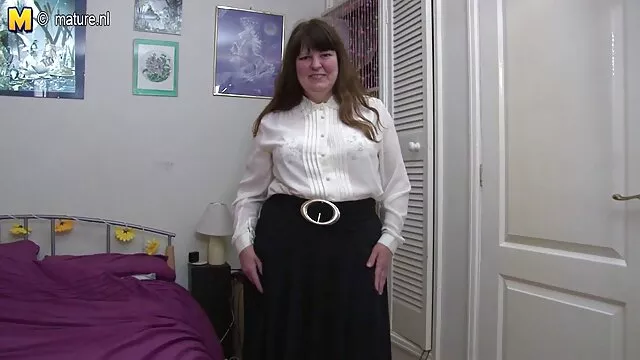 Lesbian Oriental curly cerita dewasa terbaru tante menikmati banyak kegiatan kelompok.