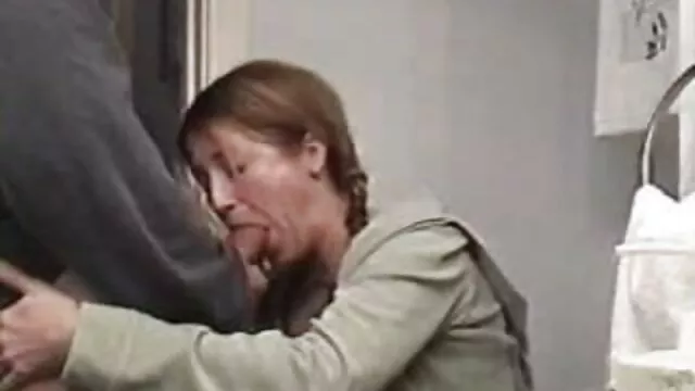 Wanita kulit hitam menyerah pada orang cerita dewasa terupdate asing sebagai pembalasan atas suaminya yang bodoh.