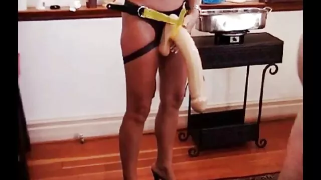 Miley mungkin membeli hitam di cersex 2018 depan pacarnya.