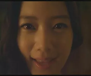 wanita Kantor cerita seks terbaru hot menikmati dua ayam pada satu waktu.